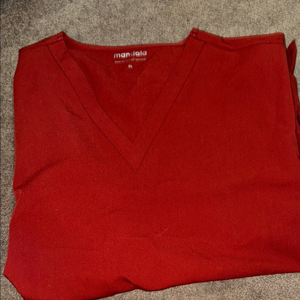 Mandala “cinnamon”  V-Neck Top, with matching jogger style scrub.